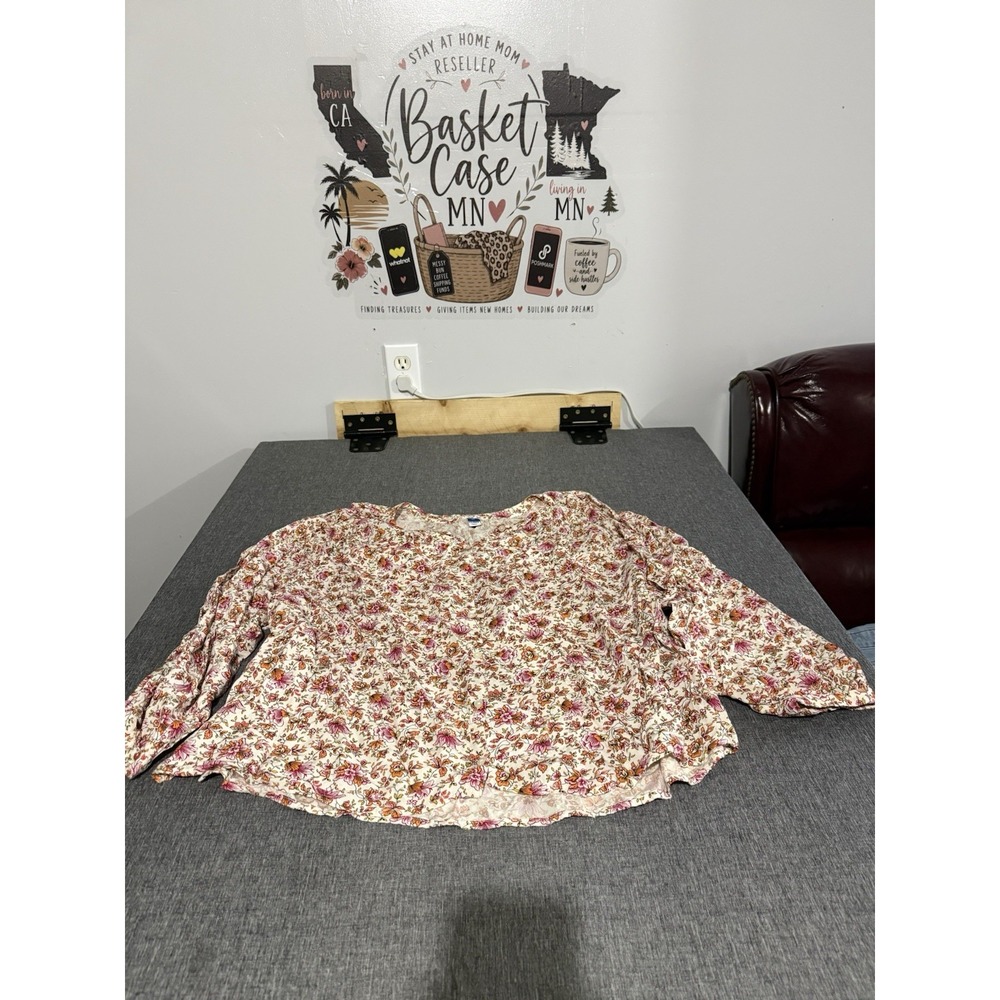 Old Navy Women's XL Ivory Floral V-Neck 3/4 Sleeve Button Woven Rayon Blouse